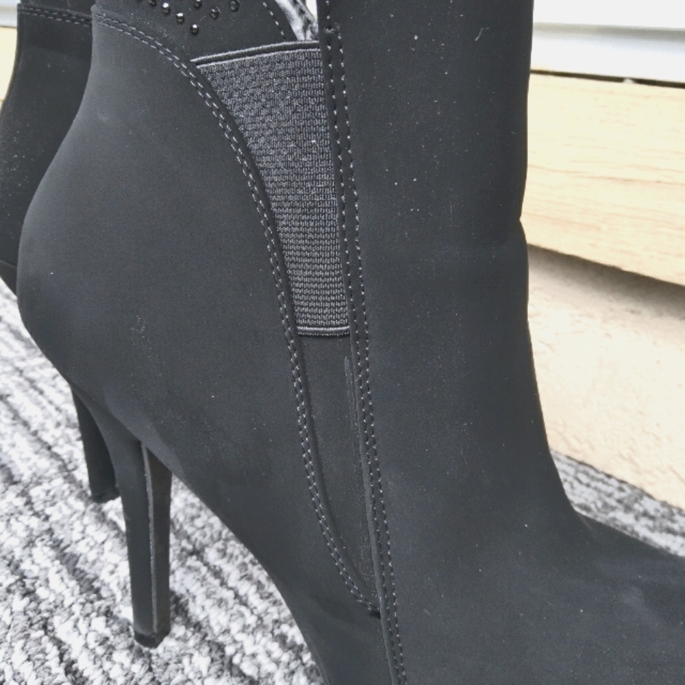 A panda mini boot heels
